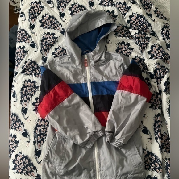 London Fog Boys Windbreaker size Large 7.
Gently worn gray/red/blue windbreaker - Picture 1 of 1